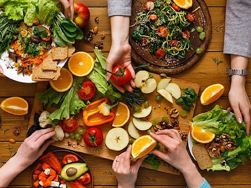Thực đơn ăn đúng cách sau khi cắt mí mắt