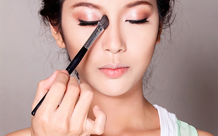 Nâng mũi cấu trúc bao lâu thì được make up?