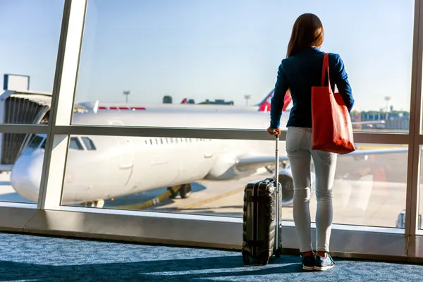 Bác sĩ giải đáp: Nâng mũi xong đi máy bay ngay được không?