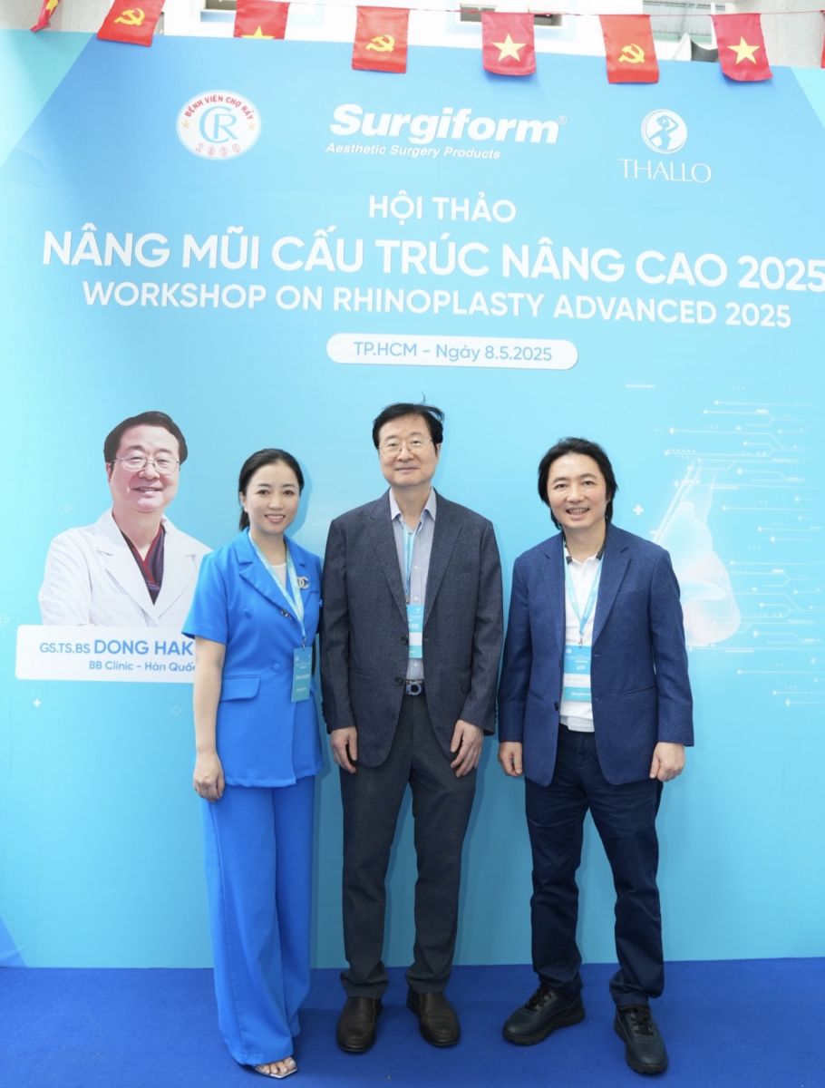 TS.BS Trang TARA phiên dịch cabine HN nâng mũi cấu trúc nâng cao cùng Bậc thầy Nâng mũi Hàn Quốc Dong Hak Jung
