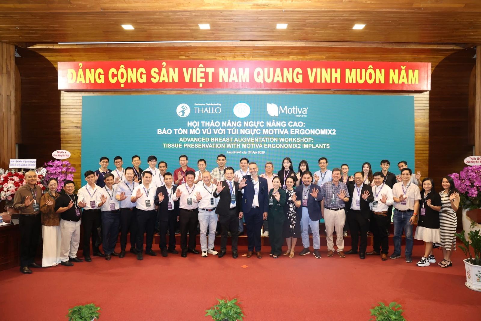 TS.BS Trang TARA phiên dịch cabine HN Nâng ngực Bảo tồn mô Preservé cùng Chuyên gia Nâng ngực Hàng đầu thế giới Dr William N. Watffa 2026