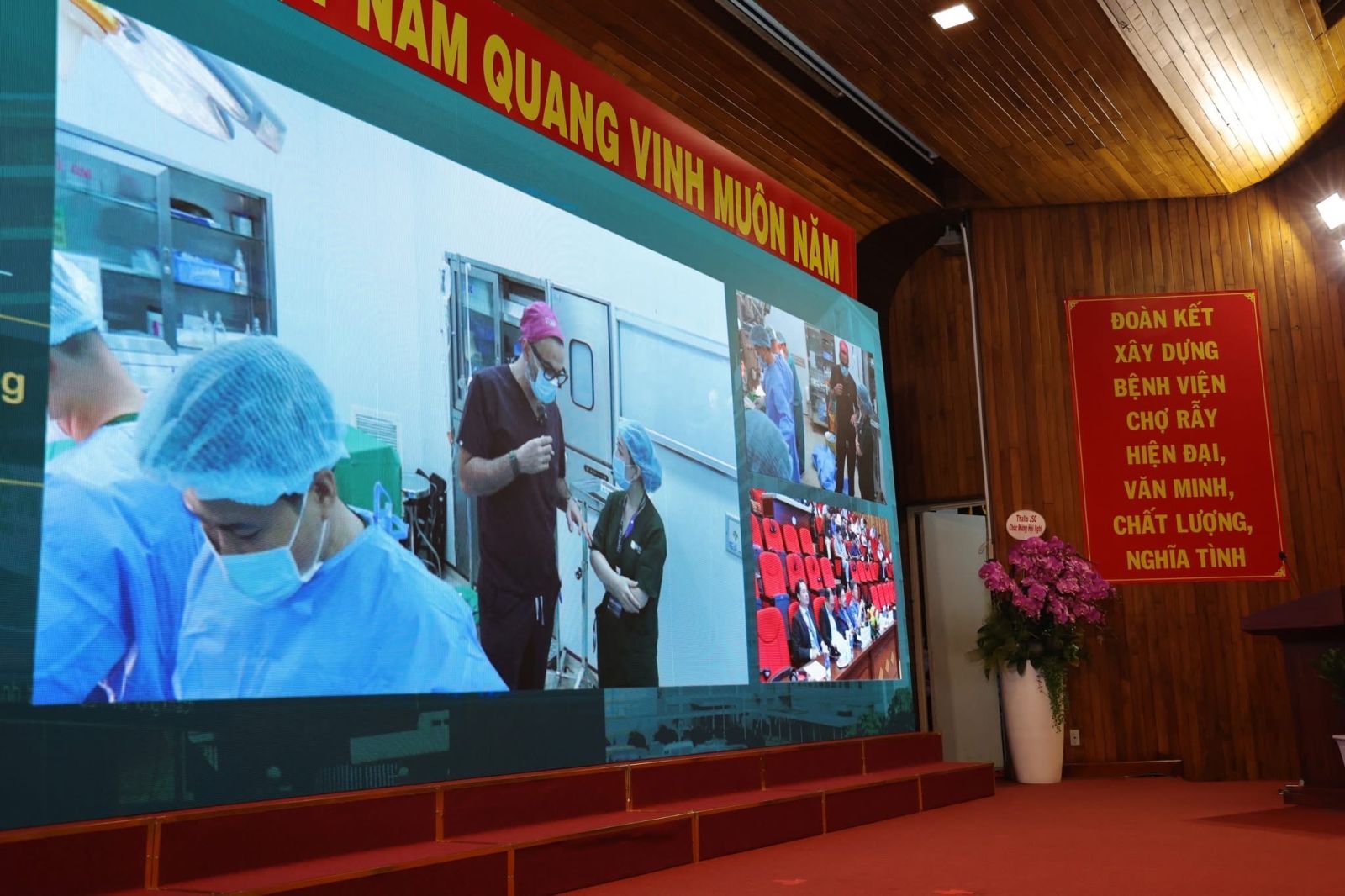 TS.BS Trang TARA phiên dịch cabine HN Nâng ngực Bảo tồn mô Preservé cùng Chuyên gia Nâng ngực Hàng đầu thế giới Dr William N. Watffa 2026