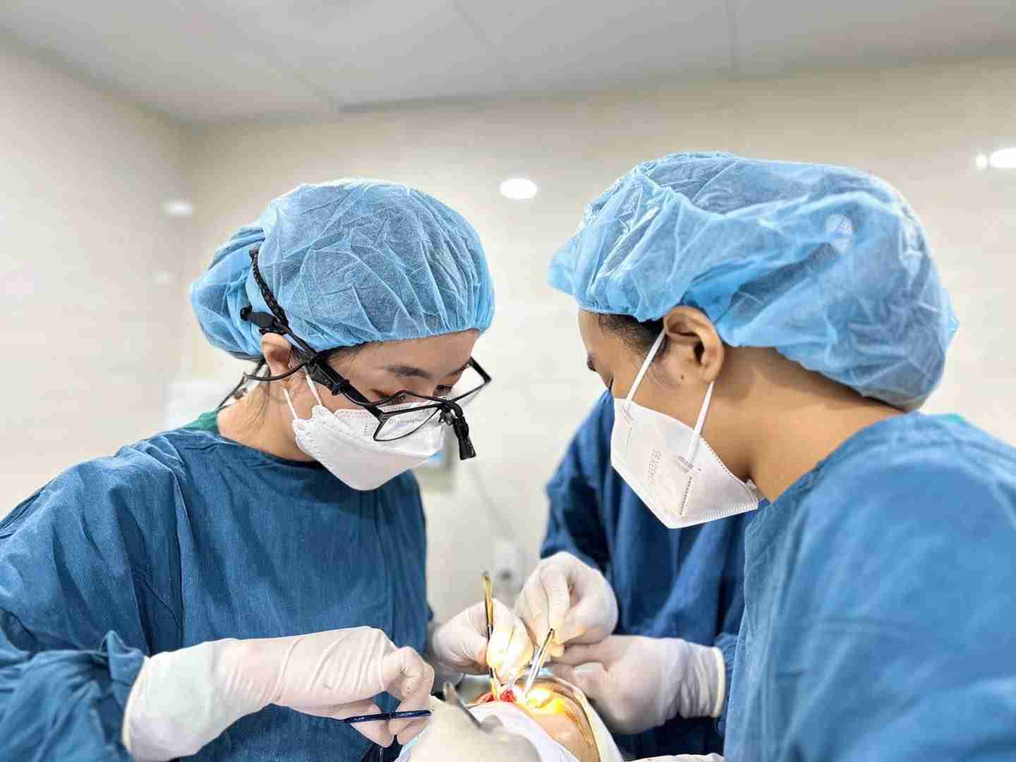 Giải đáp từ A-Z về nâng mũi sụn silicon