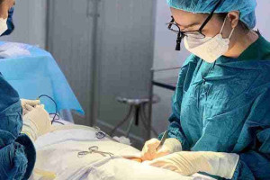 Nâng mũi sụn sườn có đau không? Cần gây mê hay gây tê?