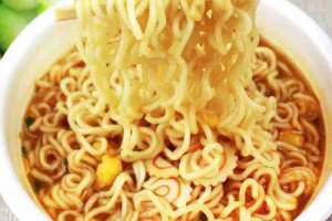 Nâng mũi ăn mì tôm được không và 3 lưu ý quan trọng 