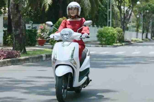 Nâng mũi sau 1 tháng có được chạy xe không?