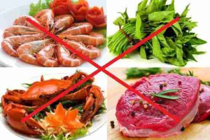 Bác sĩ giải đáp: Phẫu thuật căng da mặt không được ăn gì?