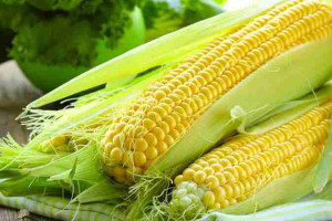 Bác sĩ giải đáp: Nâng mũi xong ăn bắp được không?