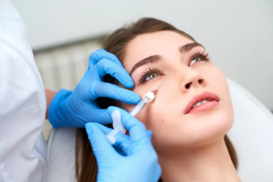 Có nên tiêm filler hốc mắt không? An toàn không?