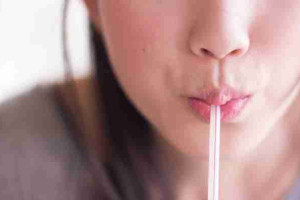 5 thói quen tai hại khiến gương mặt trông già hơn