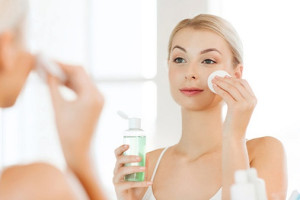 Hướng dẫn vệ sinh da mặt sau khi tiêm căng bóng trẻ hoá da