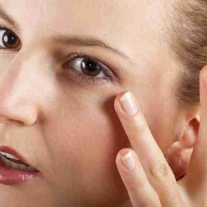 Đâu là phương pháp xóa nhăn đuôi mắt hiệu quả?