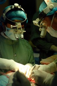 Mũi lệch sau nâng có tự hết không, khi nào cần sửa?